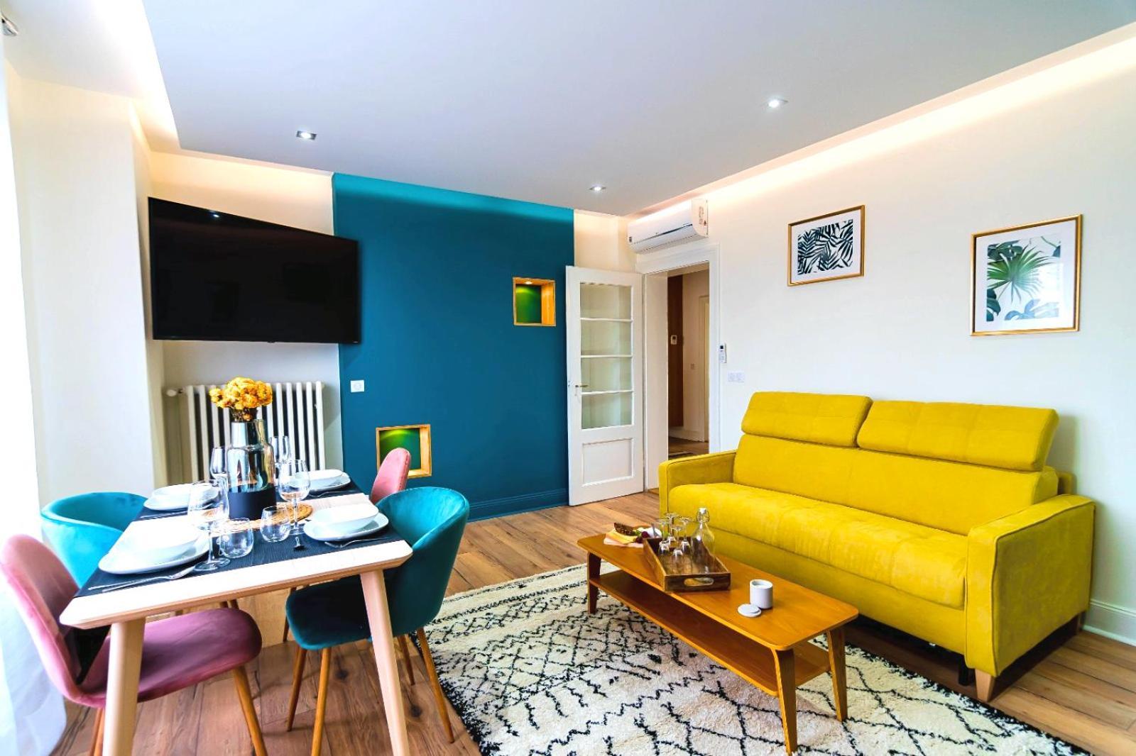 Bel Ami: Modern Chic With Garden Access In Center Apartment